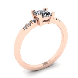 Bague en diamant taille princesse avec 3 petits diamants latéraux en or rose - Photo 3