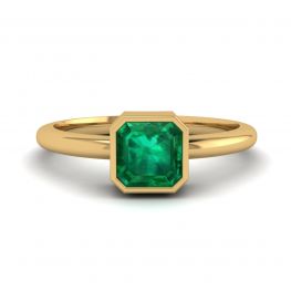 Bague émeraude carrée élégante en or jaune 18 carats