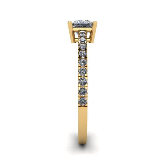 Bague en diamant taille princesse avec pavé latéral en or jaune 18 carats,  Agrandir l'image 3