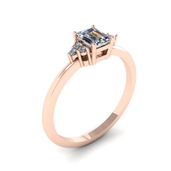 Bague en diamant taille émeraude avec diamants latéraux en or rose,  Agrandir l'image 4