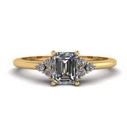 Bague Diamant Taille Émeraude avec Diamants Latéraux Or Jaune