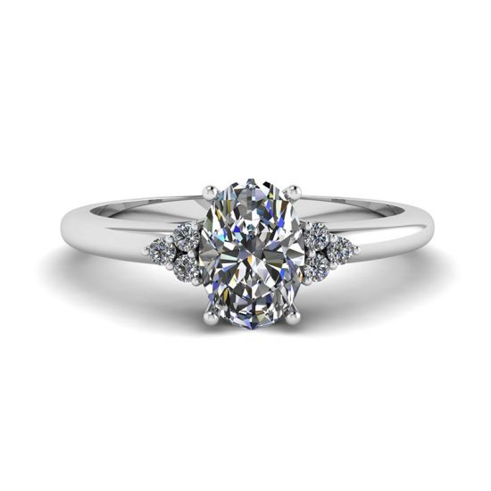 Bague Diamant Ovale avec 3 Diamants Latéraux, Agrandir l'image 1
