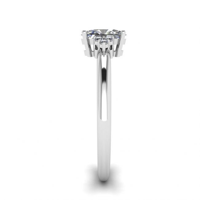 Bague Diamant Ovale avec 3 Diamants Latéraux - Photo 2