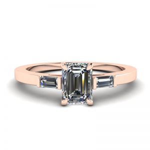 Bague diamant taille émeraude et baguette latérale or rose