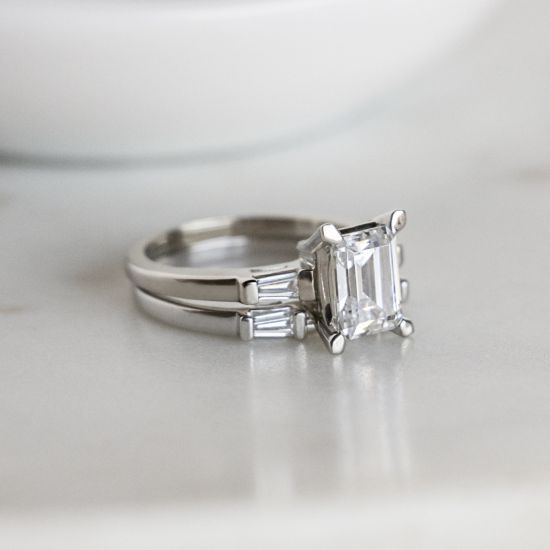 Bague en diamant taille émeraude et baguette latérale,  Agrandir l'image 6