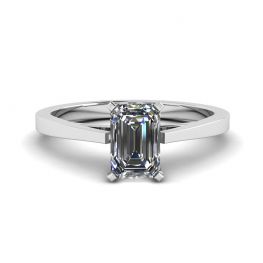 Bague en diamant taille émeraude dans un style futuriste Bague en diamant taille émeraude dans un style futuriste