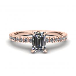 Bague en or rose 18 carats avec diamant taille émeraude