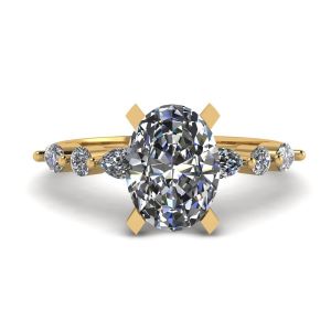 Bague Diamant Ovale Marquise Latéral et Pierres Rondes Or Jaune