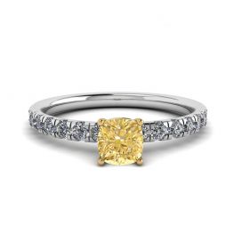 Bague diamant jaune coussin 0,5 ct avec pavé latéral