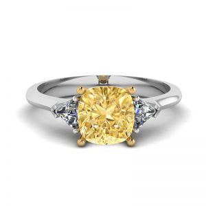 Bague diamant jaune coussin 1 carat avec trillions latéraux