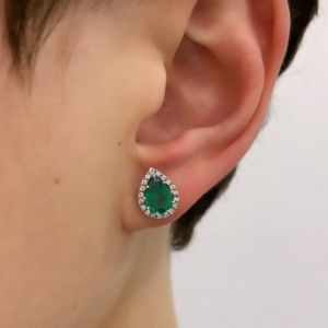 Boucles d'oreilles émeraude en forme de poire avec halo de diamants - Photo 3