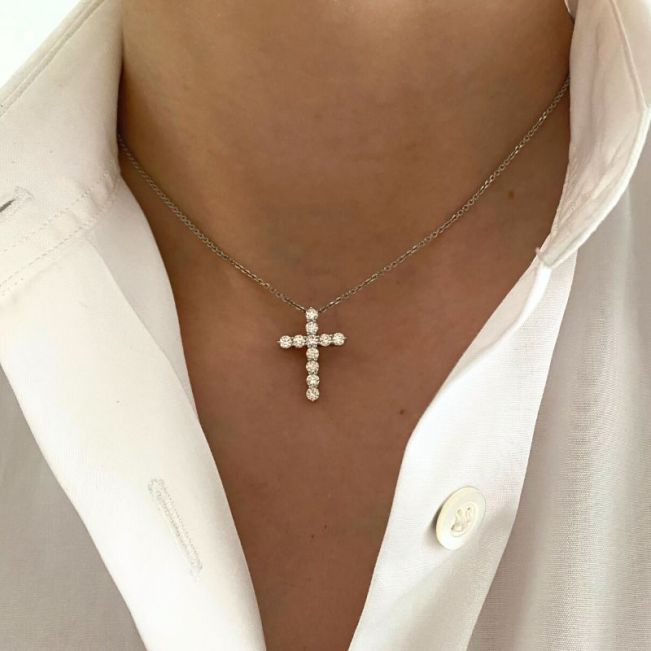 Collier croix avec 11 diamants (2х1,5 cm) - Photo 1